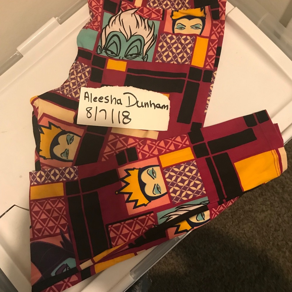 TC LulaRoe Villain Leggings